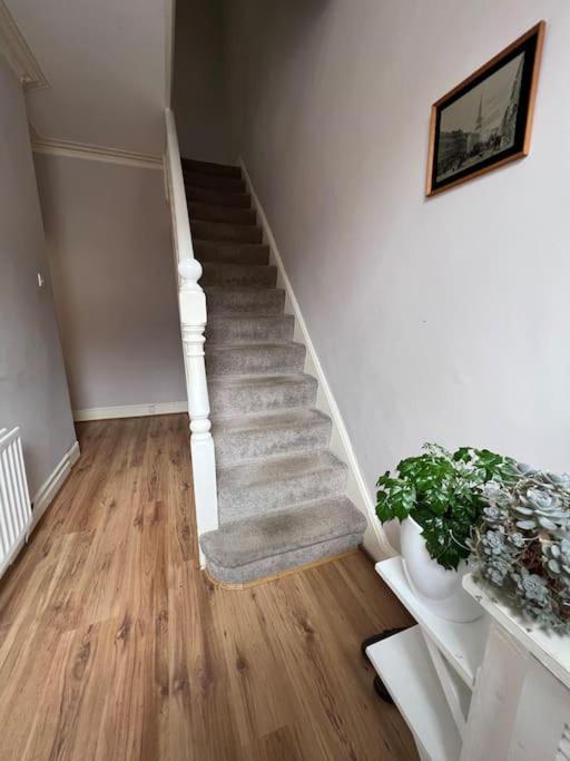 2025 Award Winner Liverpool Strawberry House - 3 Bedrooms Εξωτερικό φωτογραφία