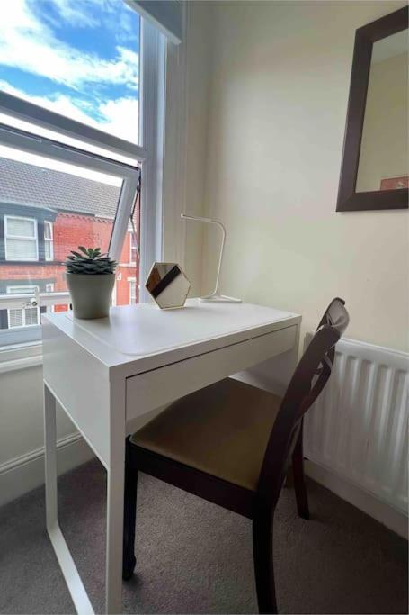 2025 Award Winner Liverpool Strawberry House - 3 Bedrooms Εξωτερικό φωτογραφία