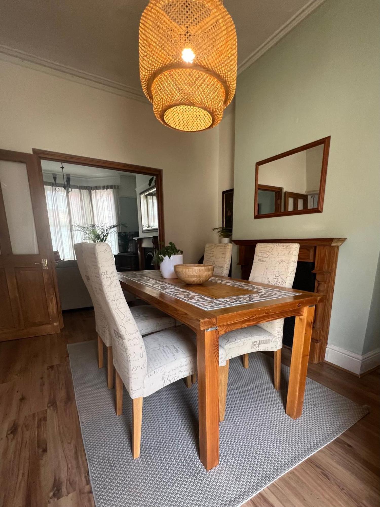 2025 Award Winner Liverpool Strawberry House - 3 Bedrooms Εξωτερικό φωτογραφία